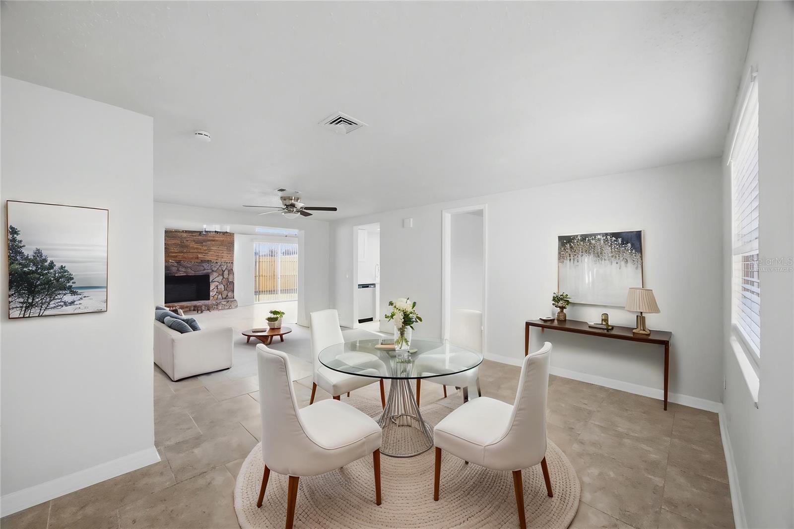 This photo has been Virtually Staged.