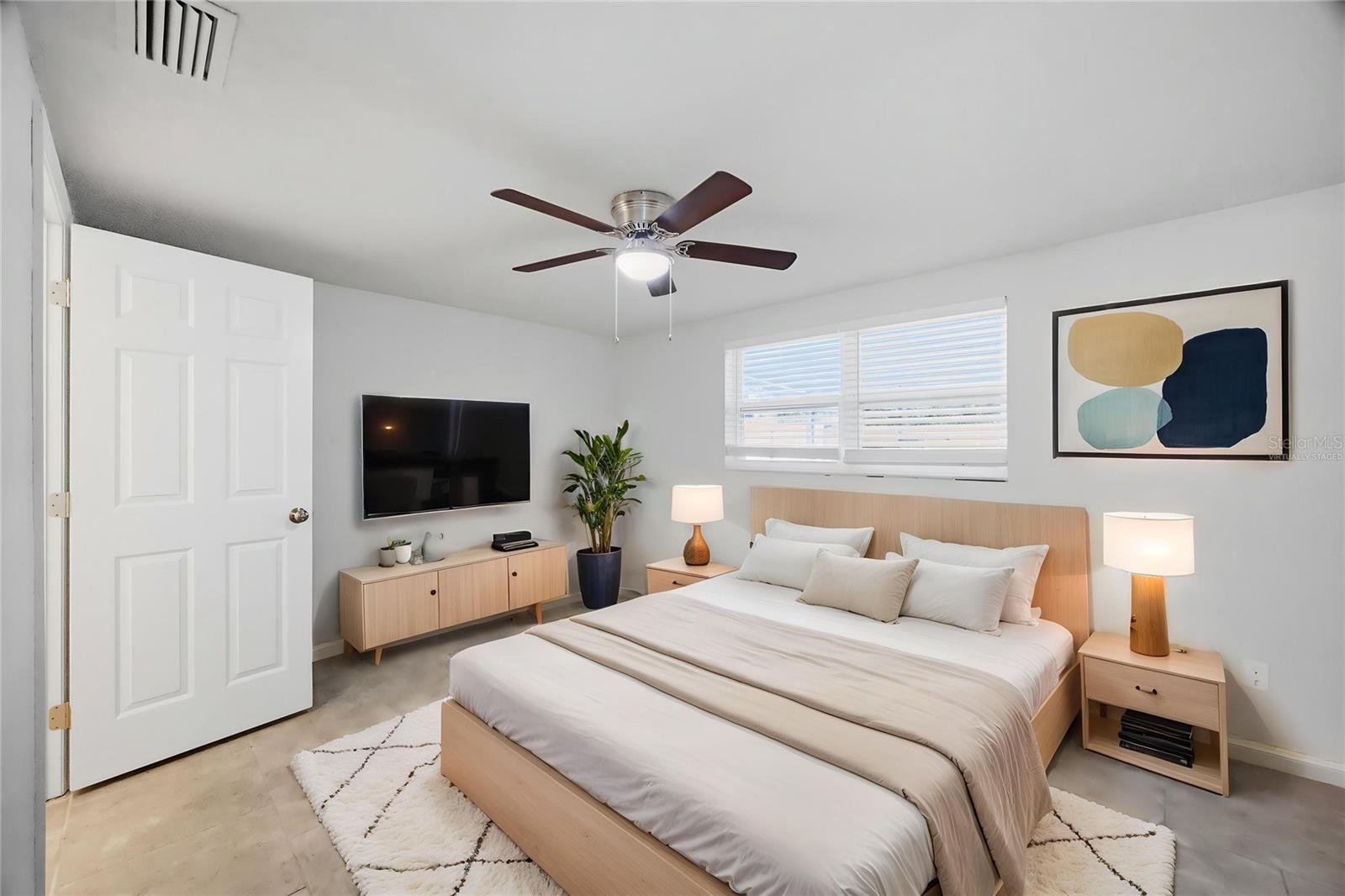 This photo has been Virtually Staged.