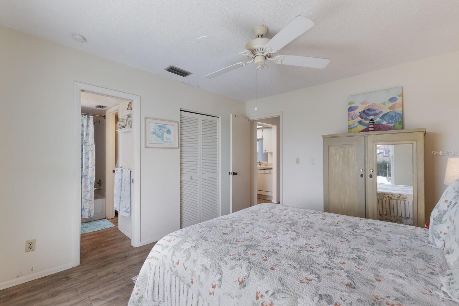 205 HIGHLAND AVE #2, BRADENTON BEACH, FL, 34217