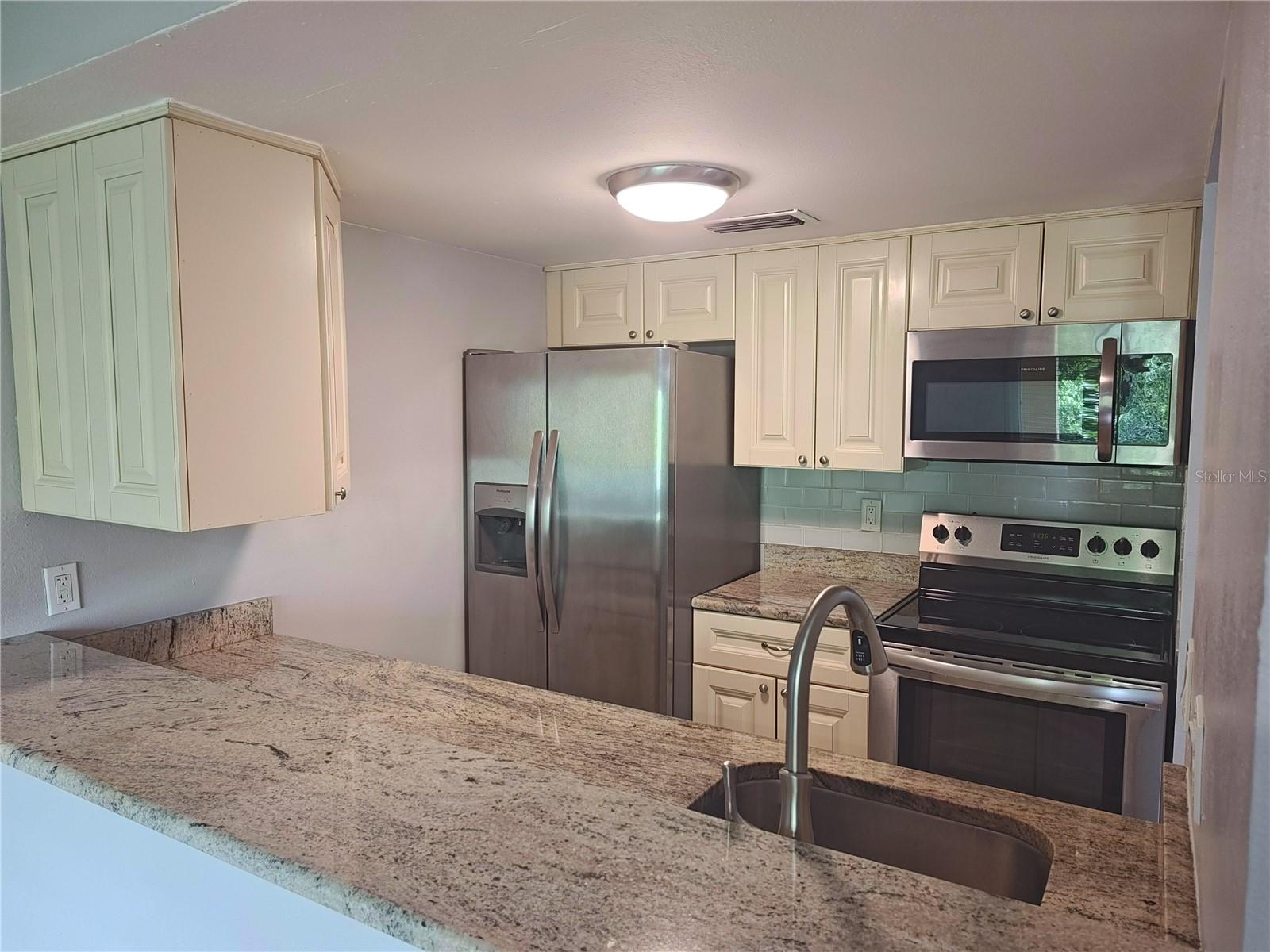 2525 W BAY DR #A44, BELLEAIR BLUFFS, FL, 33770