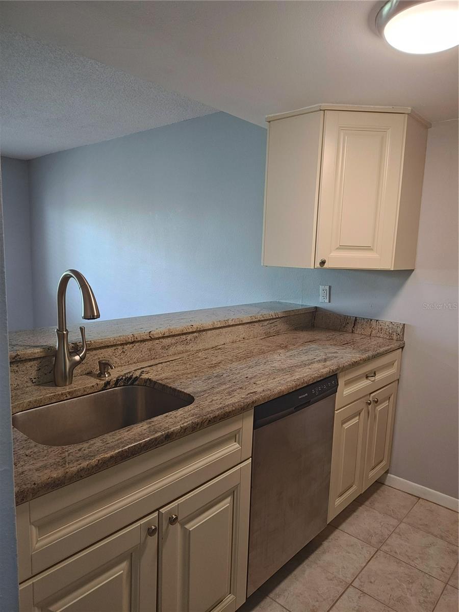 2525 W BAY DR #A44, BELLEAIR BLUFFS, FL, 33770