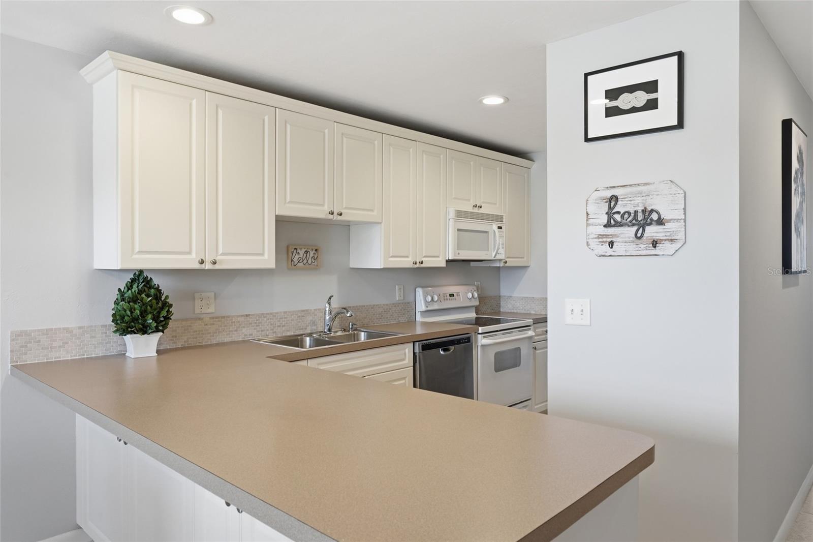 912 SE 46TH ST #201, CAPE CORAL, FL, 33904