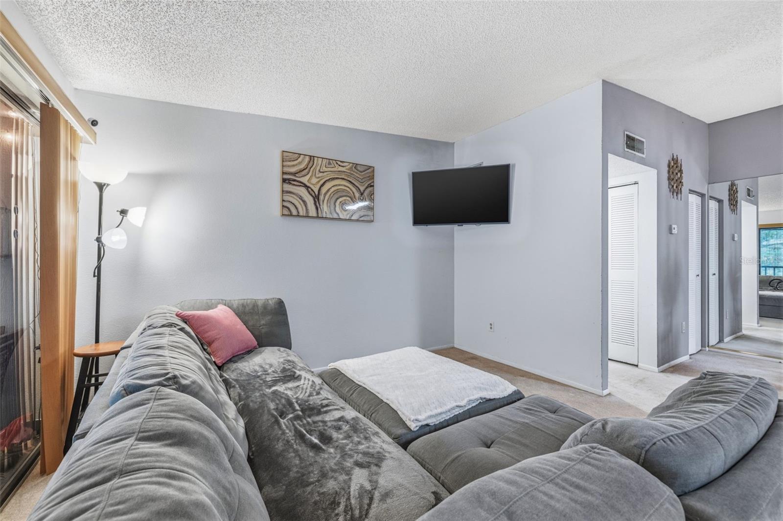 6015 LAKETREE LN #B, TEMPLE TERRACE, FL, 33617