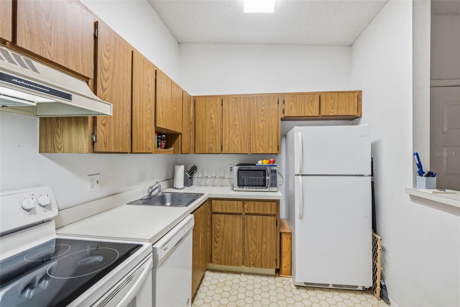 6015 LAKETREE LN #B, TEMPLE TERRACE, FL, 33617