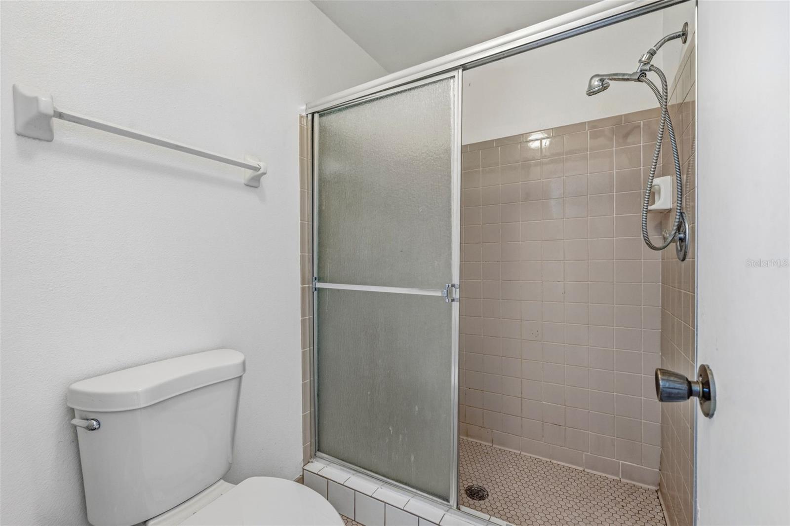 6015 LAKETREE LN #B, TEMPLE TERRACE, FL, 33617