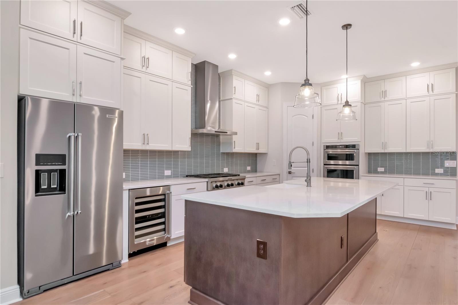 3408 W HAWTHORNE RD, TAMPA, FL, 33611