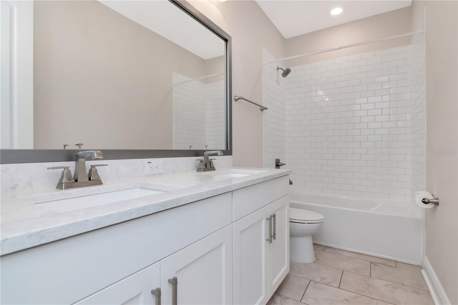 3408 W HAWTHORNE RD, TAMPA, FL, 33611