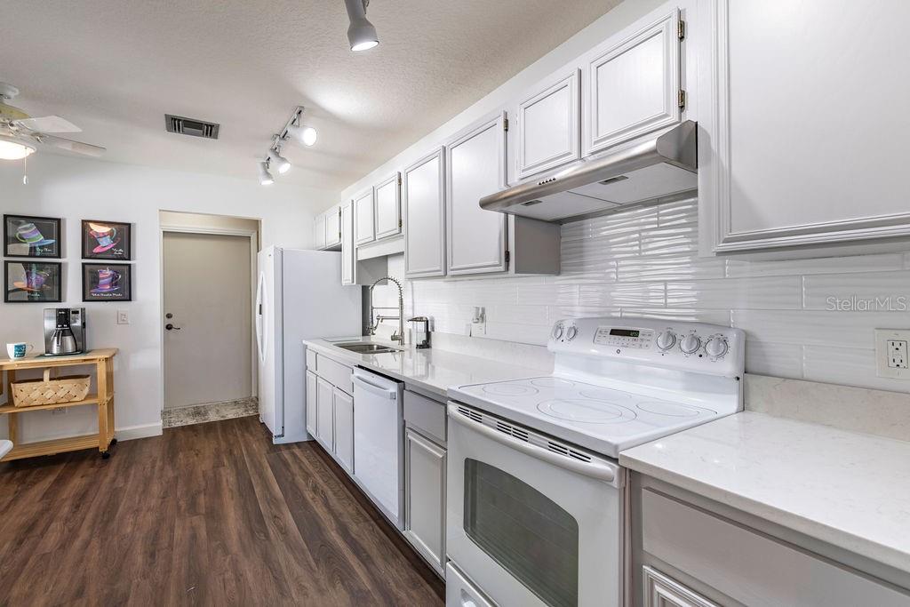 2225 CYPRESS CT #2C, TAVARES, FL, 32778