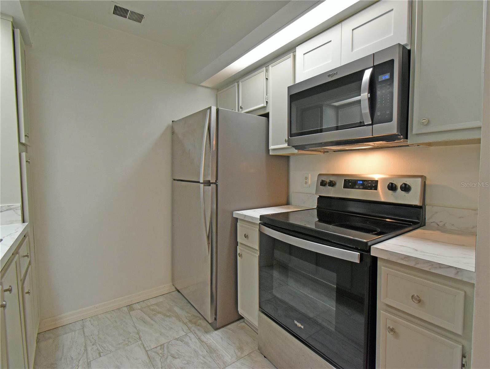 4207 WINDING MOSS TRL #208, TAMPA, FL, 33613