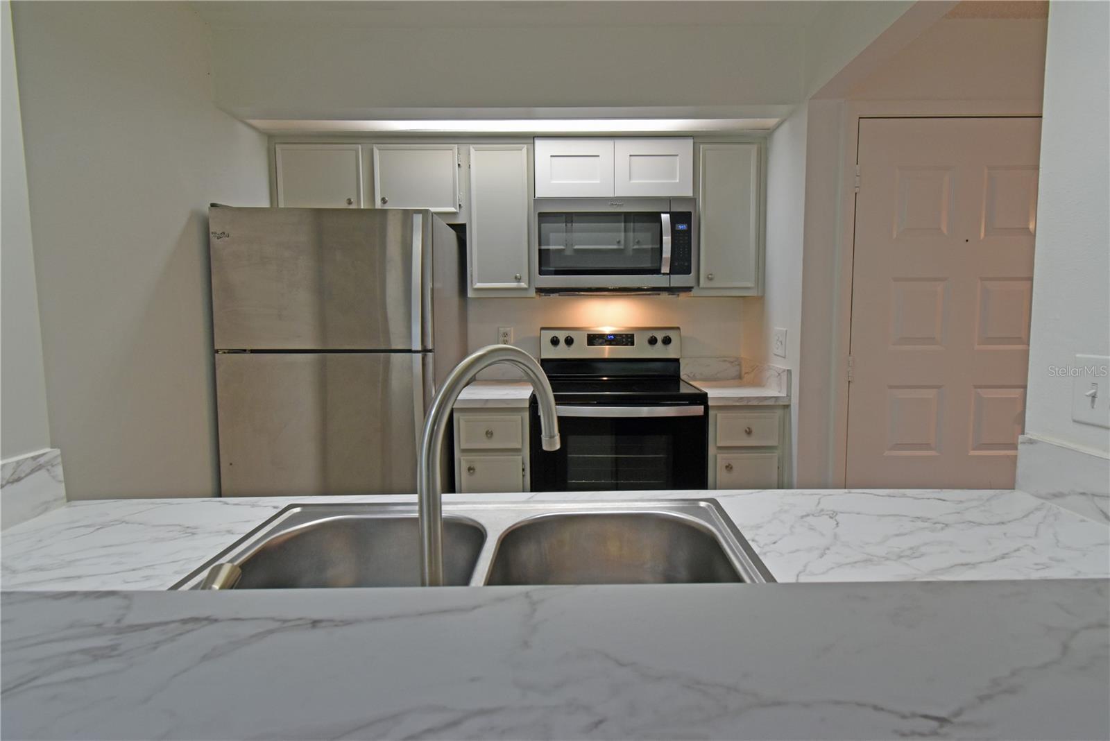4207 WINDING MOSS TRL #208, TAMPA, FL, 33613