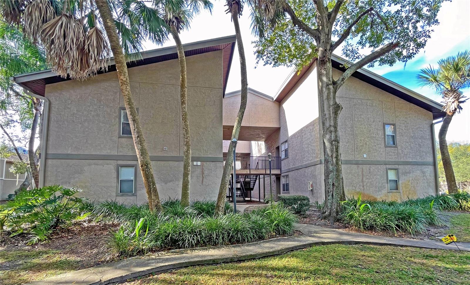 4207 WINDING MOSS TRL #208, TAMPA, FL, 33613