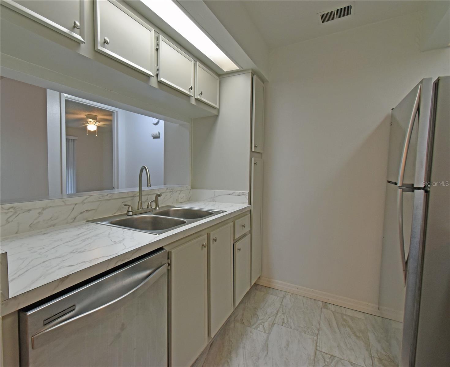 4207 WINDING MOSS TRL #208, TAMPA, FL, 33613