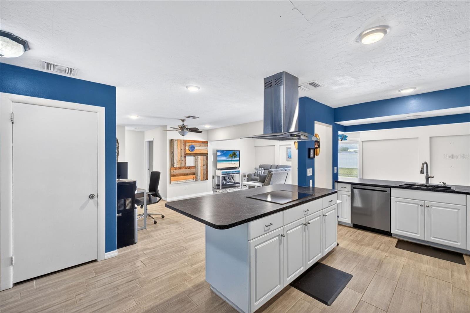 4547 SE 11TH AVE, CAPE CORAL, FL, 33904