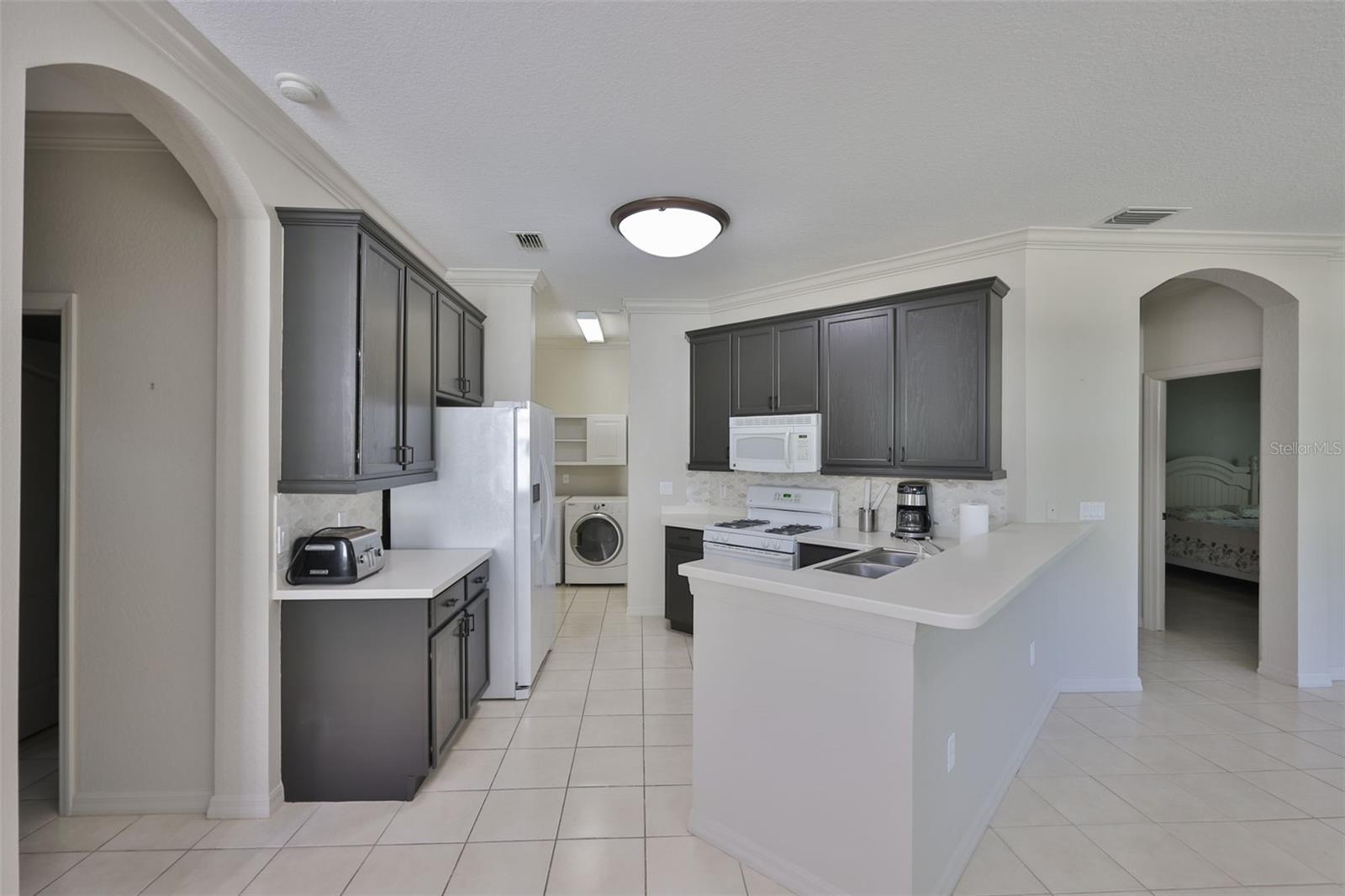 2082 SIFIELD GREENS WAY #3, SUN CITY CENTER, FL, 33573