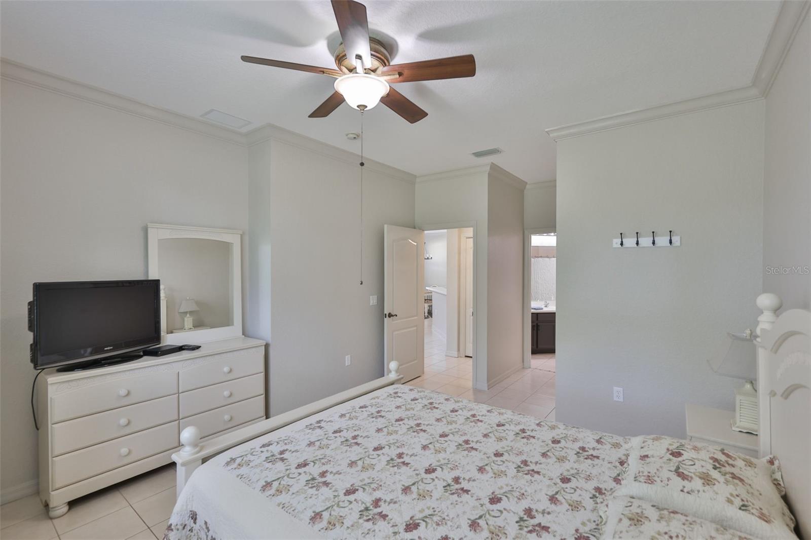 2082 SIFIELD GREENS WAY #3, SUN CITY CENTER, FL, 33573