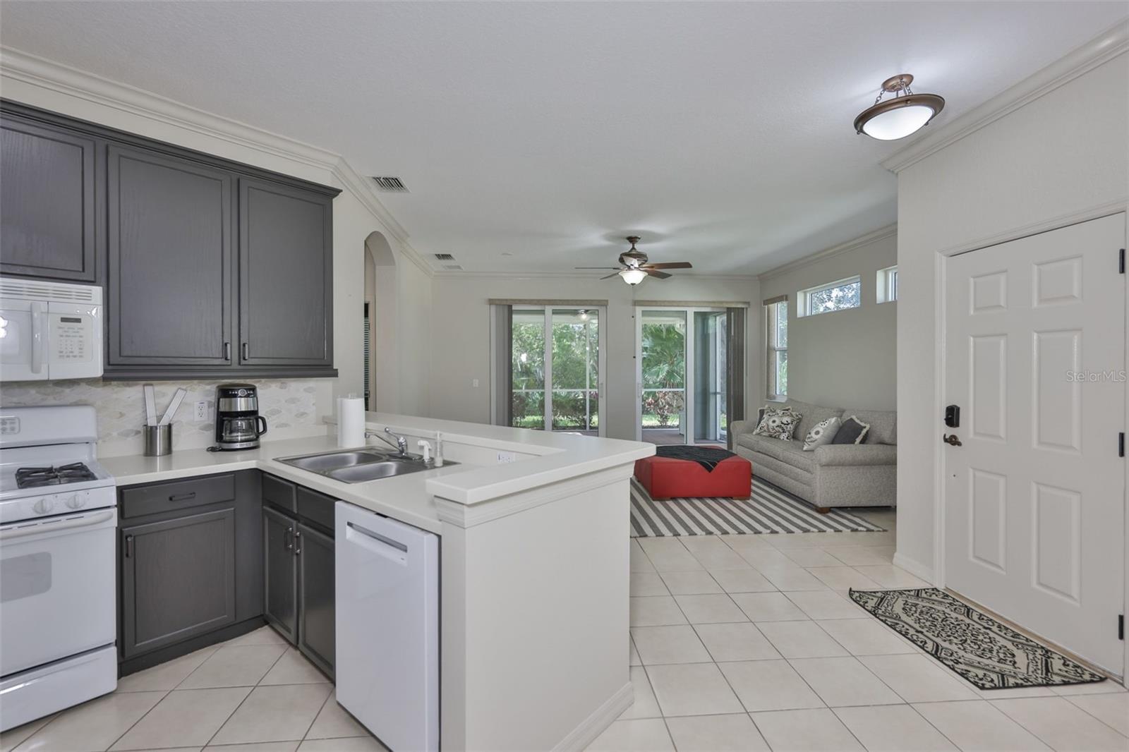 2082 SIFIELD GREENS WAY #3, SUN CITY CENTER, FL, 33573