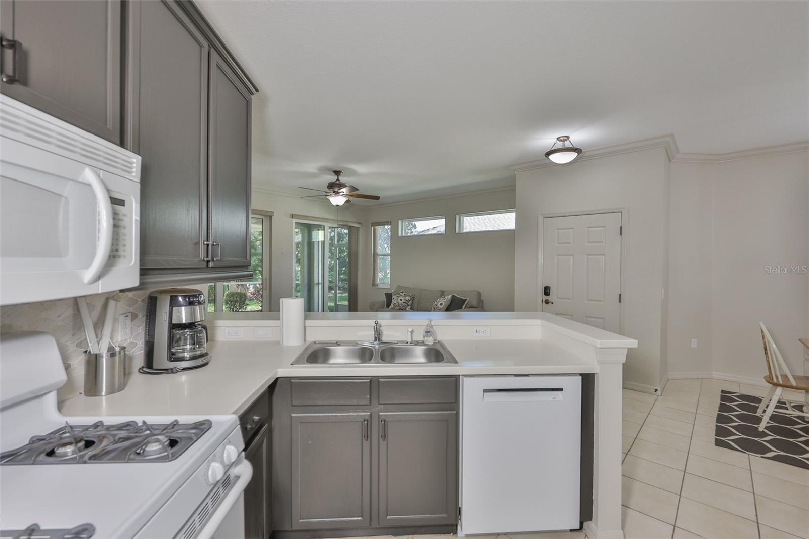 2082 SIFIELD GREENS WAY #3, SUN CITY CENTER, FL, 33573
