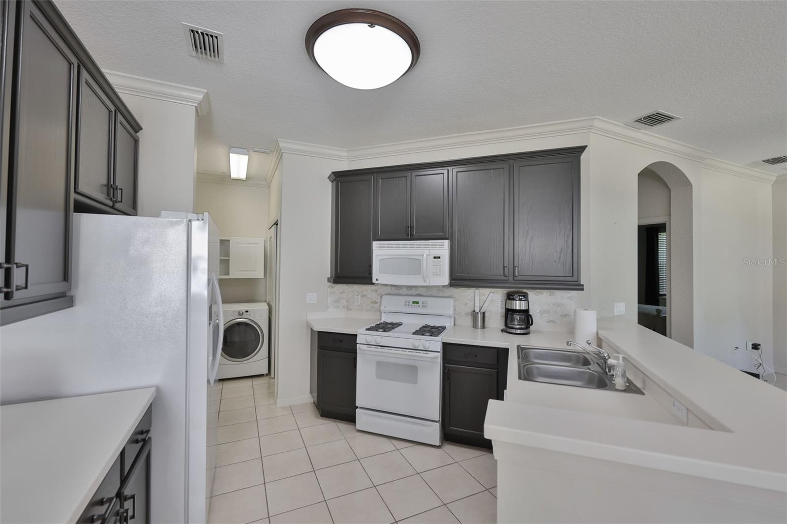 2082 SIFIELD GREENS WAY #3, SUN CITY CENTER, FL, 33573