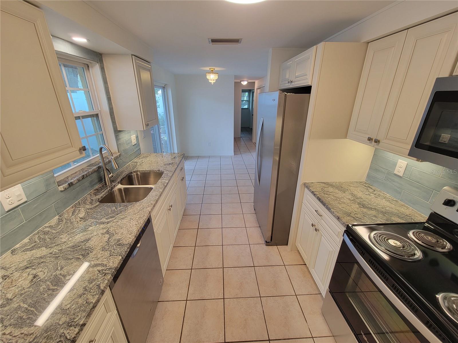 501 LAKE PALMS DR, LARGO, FL, 33771