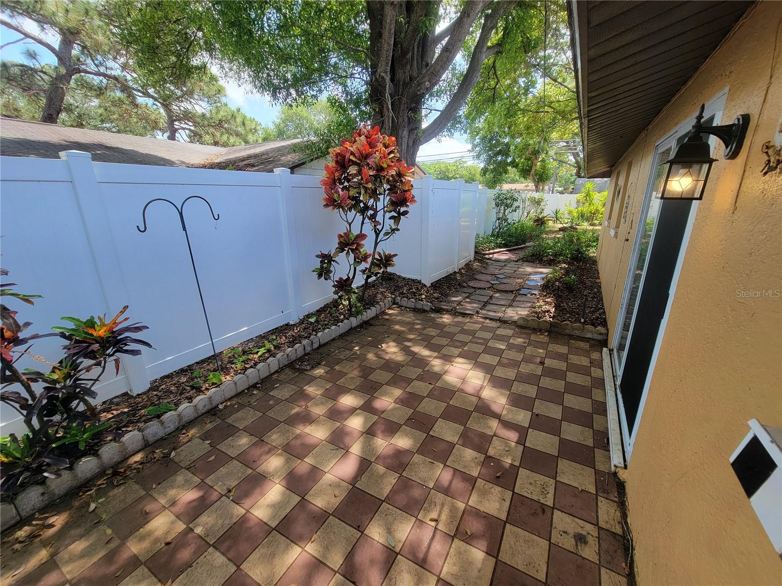 501 LAKE PALMS DR, LARGO, FL, 33771