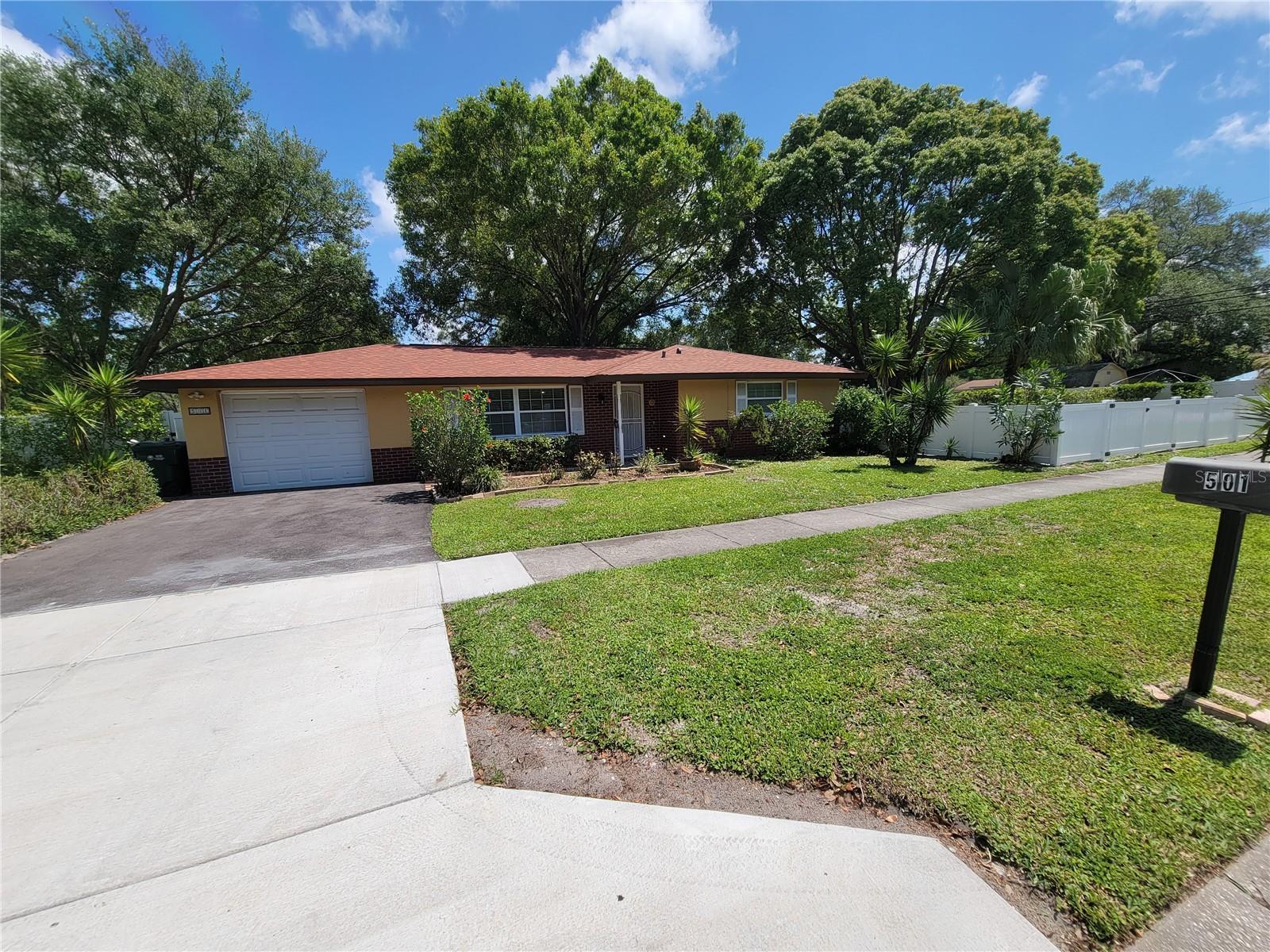 501 LAKE PALMS DR, LARGO, FL, 33771