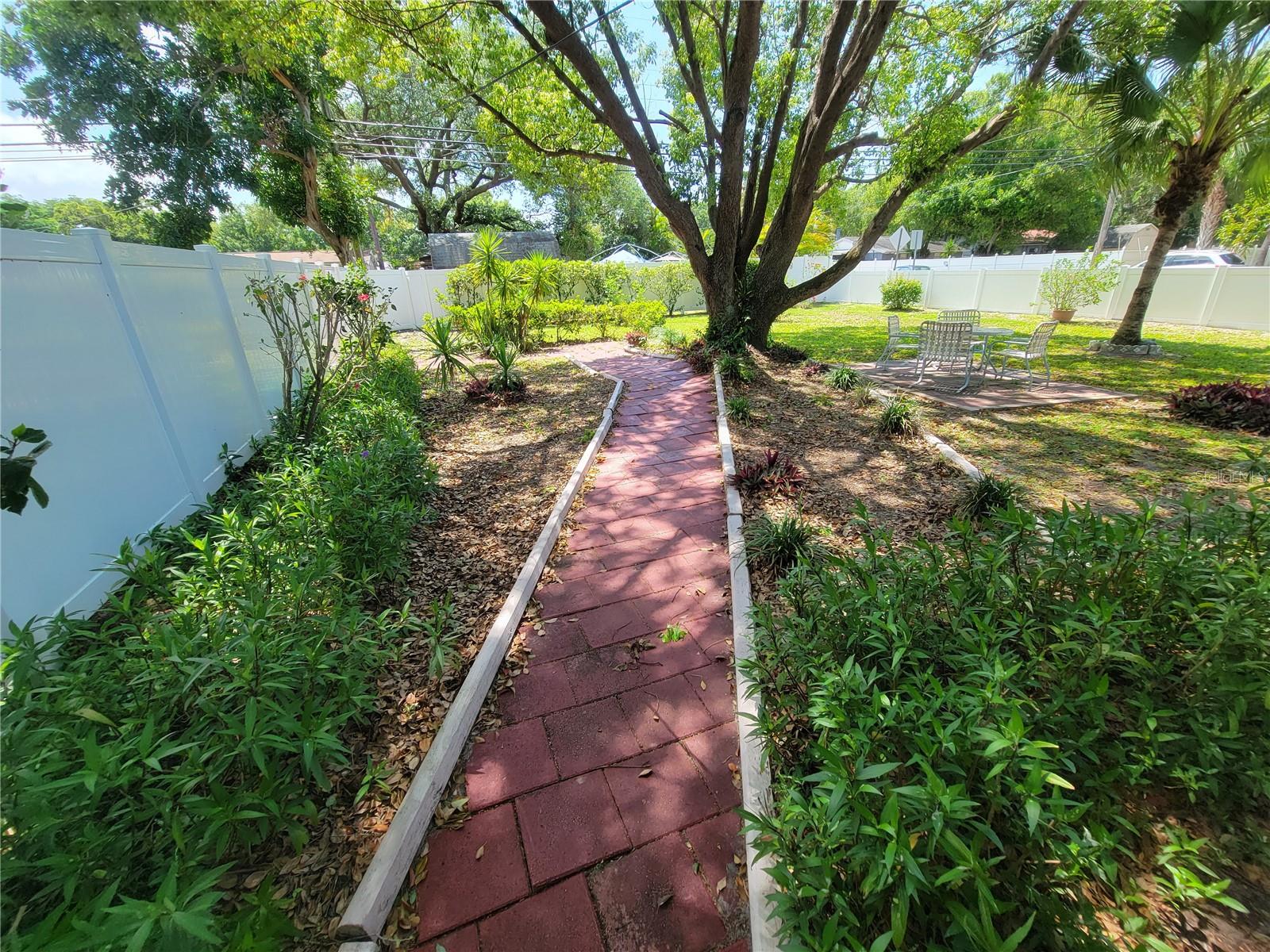 501 LAKE PALMS DR, LARGO, FL, 33771