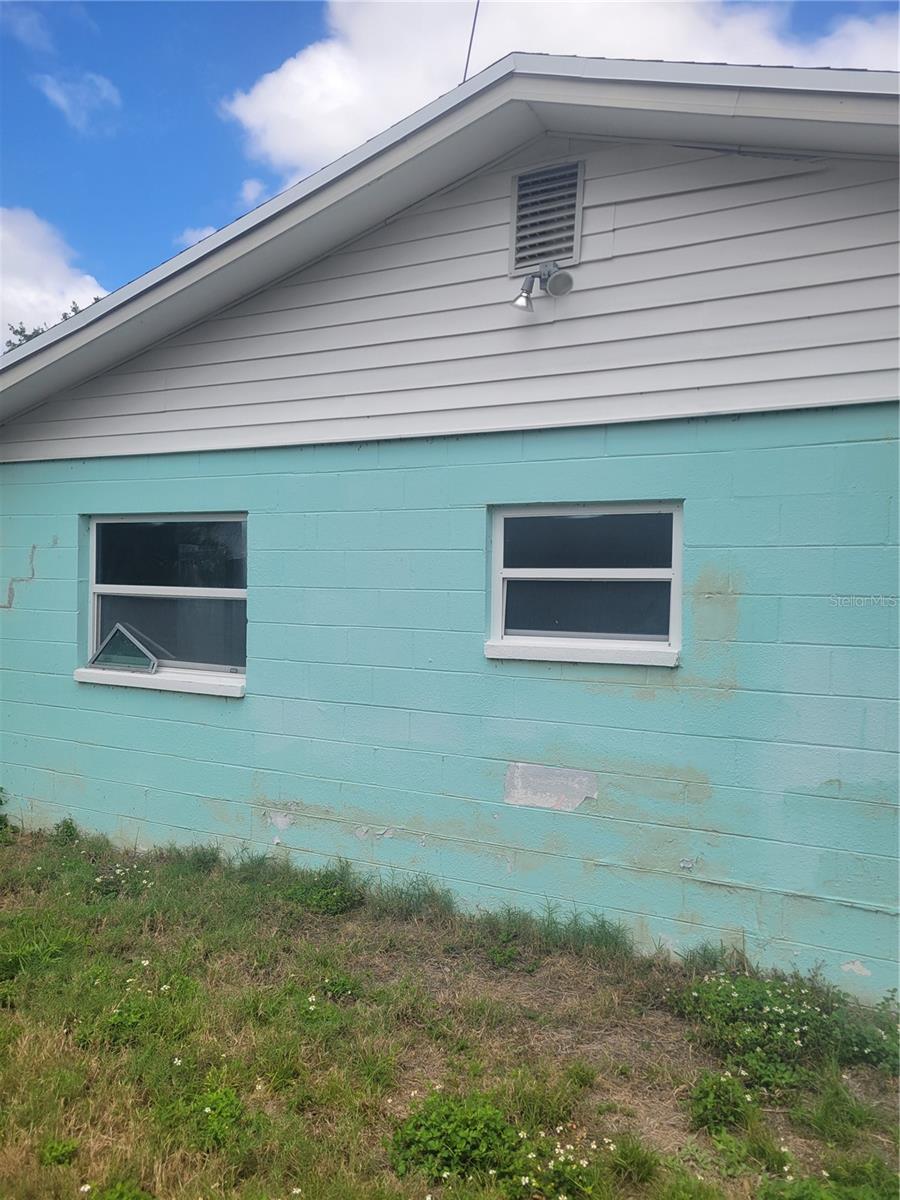 1834 NEW HAMPSHIRE AVE NE, ST PETERSBURG, FL, 33703