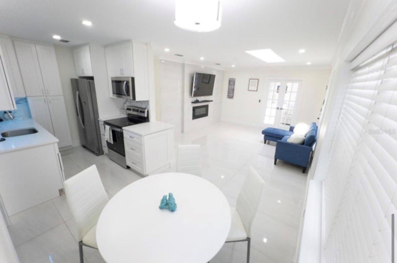 887 W PERRY ST, LANTANA, FL, 33462