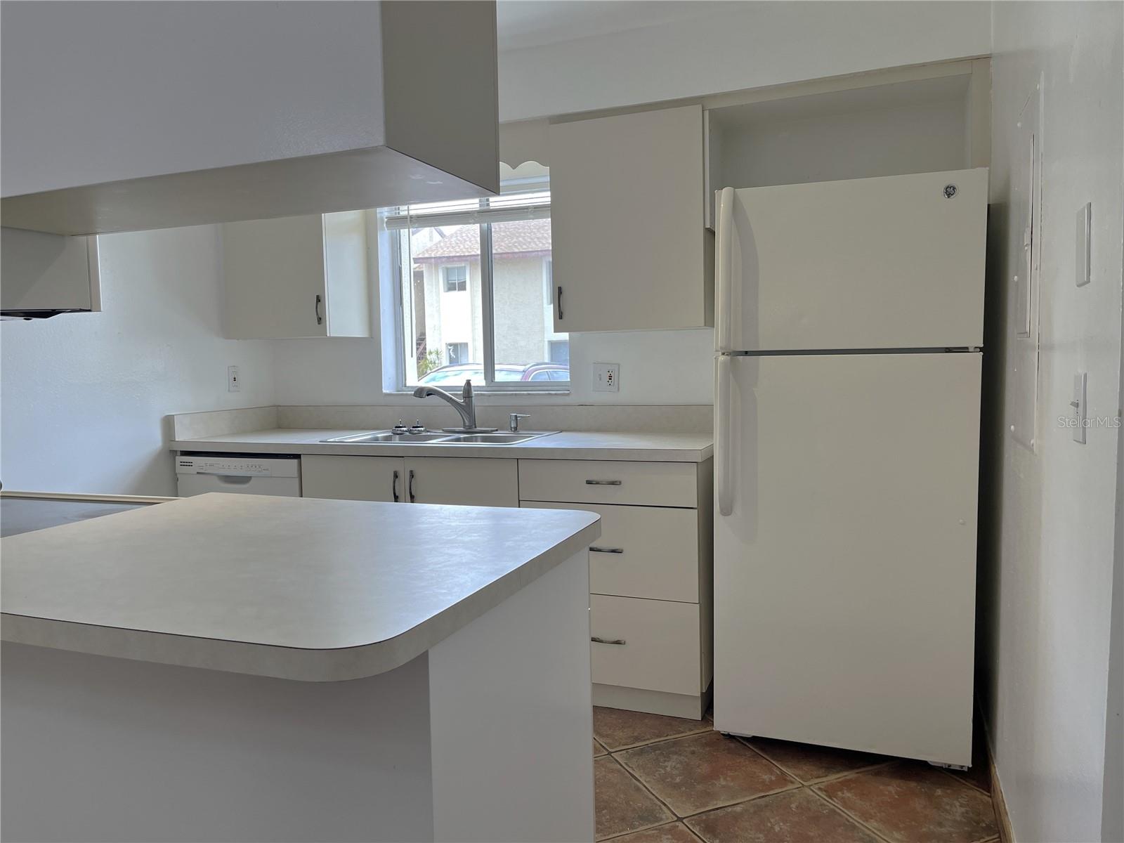 2724 HIDDEN LAKE BLVD #A, SARASOTA, FL, 34237