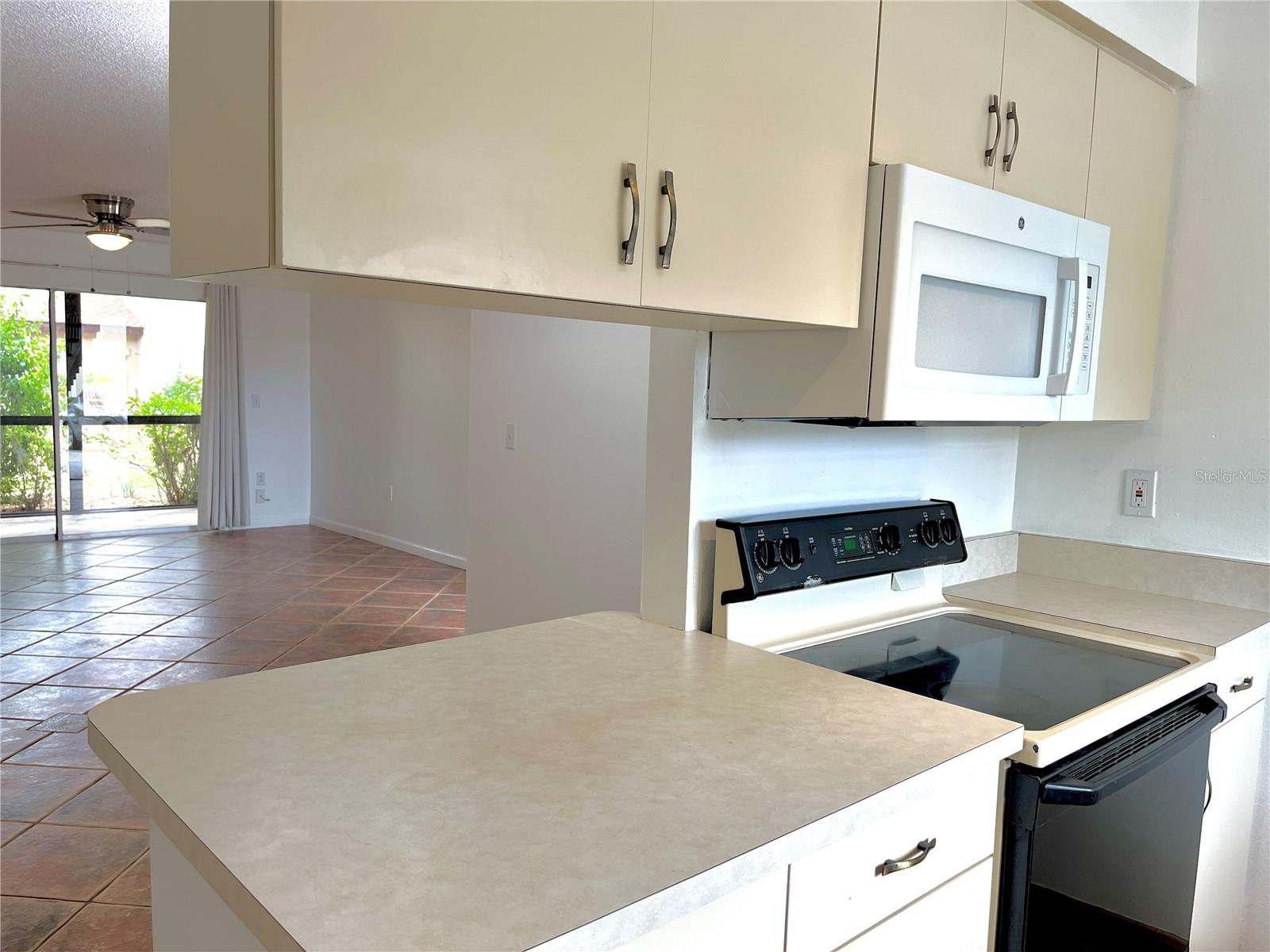 2724 HIDDEN LAKE BLVD #A, SARASOTA, FL, 34237