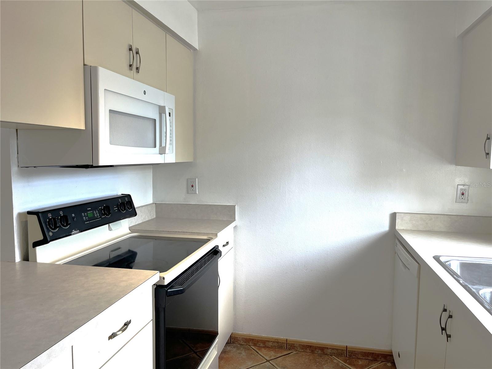2724 HIDDEN LAKE BLVD #A, SARASOTA, FL, 34237