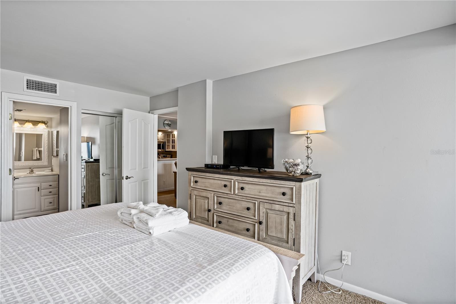 20000 GULF BLVD #305, INDIAN SHORES, FL, 33785