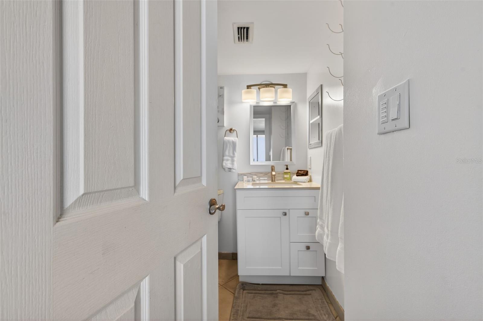 20000 GULF BLVD #305, INDIAN SHORES, FL, 33785