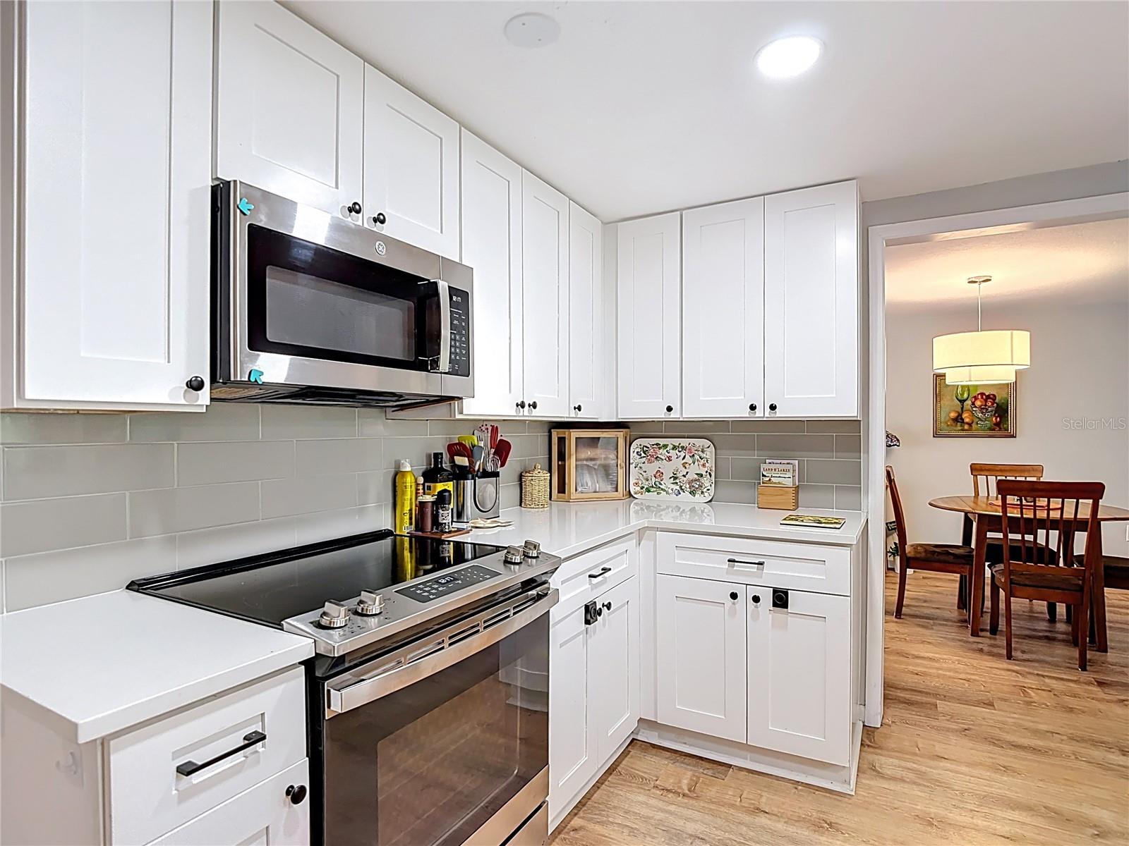 Modern appliances, all stainless steel!