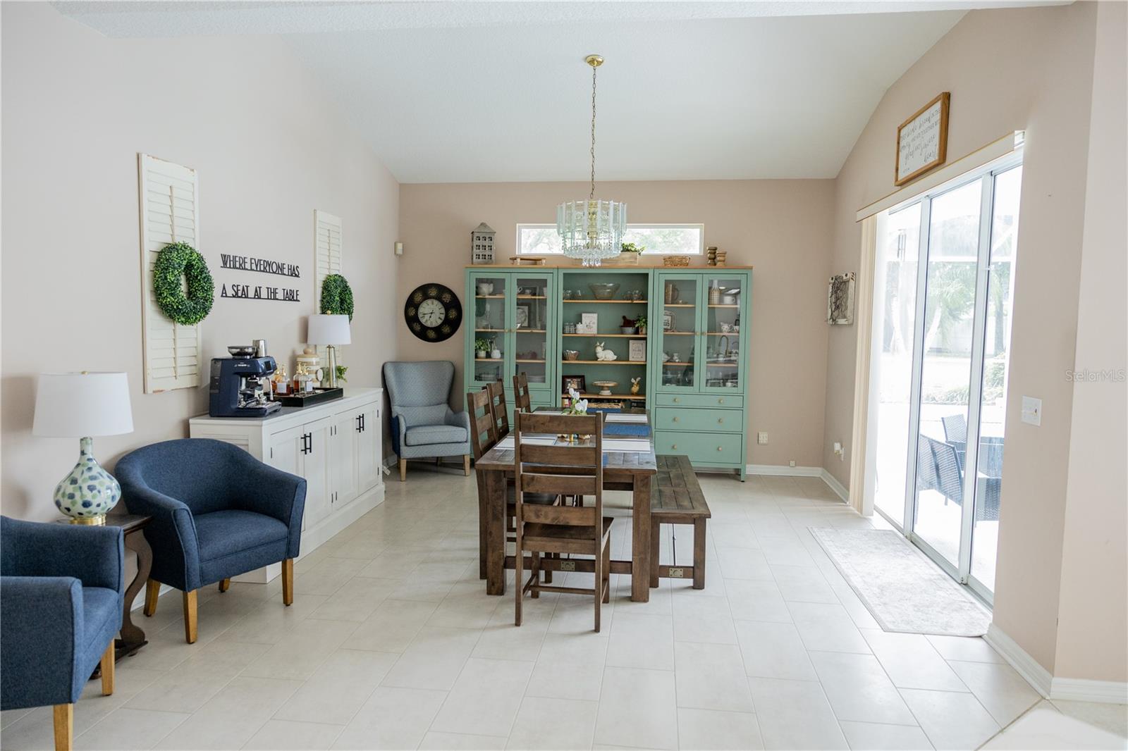 6305 S QUEENSWAY DR, TEMPLE TERRACE, FL, 33617