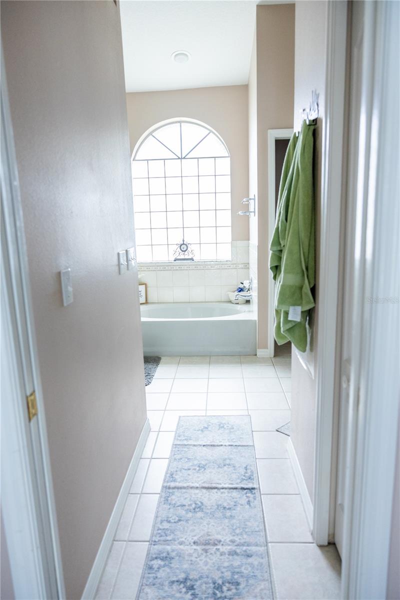 6305 S QUEENSWAY DR, TEMPLE TERRACE, FL, 33617