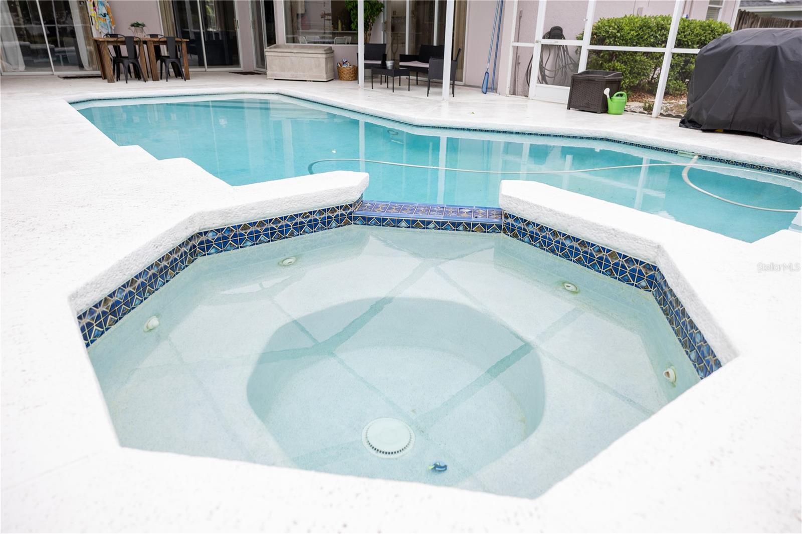 6305 S QUEENSWAY DR, TEMPLE TERRACE, FL, 33617