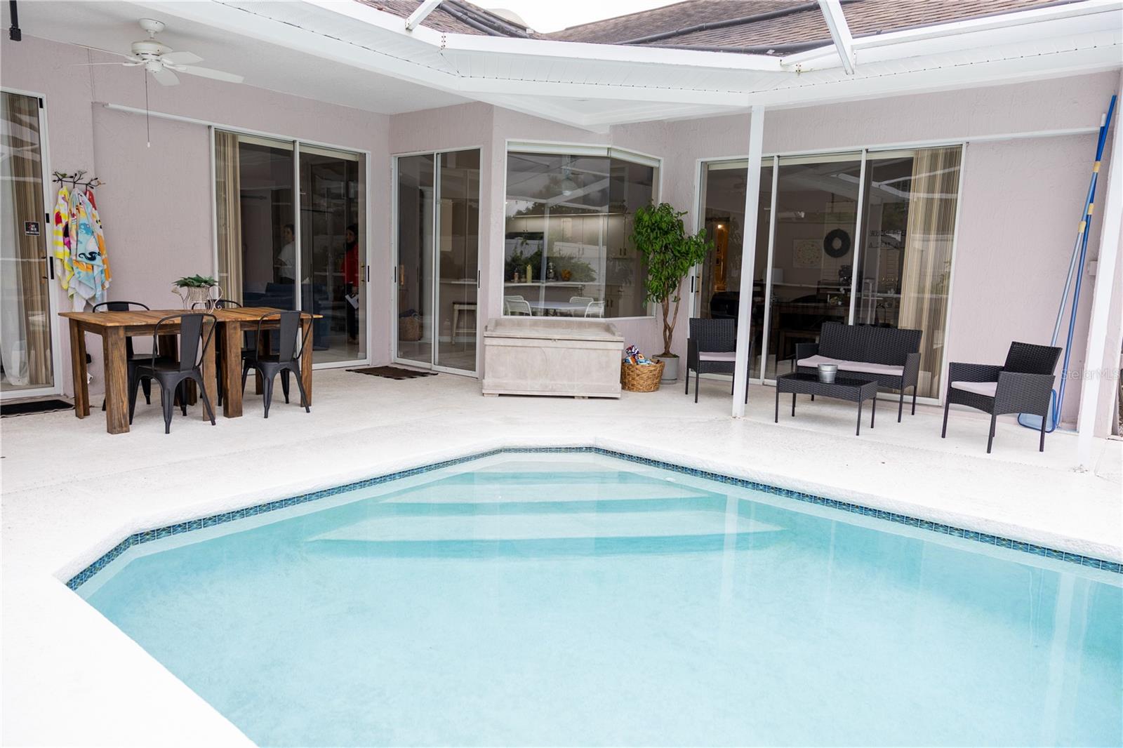 6305 S QUEENSWAY DR, TEMPLE TERRACE, FL, 33617
