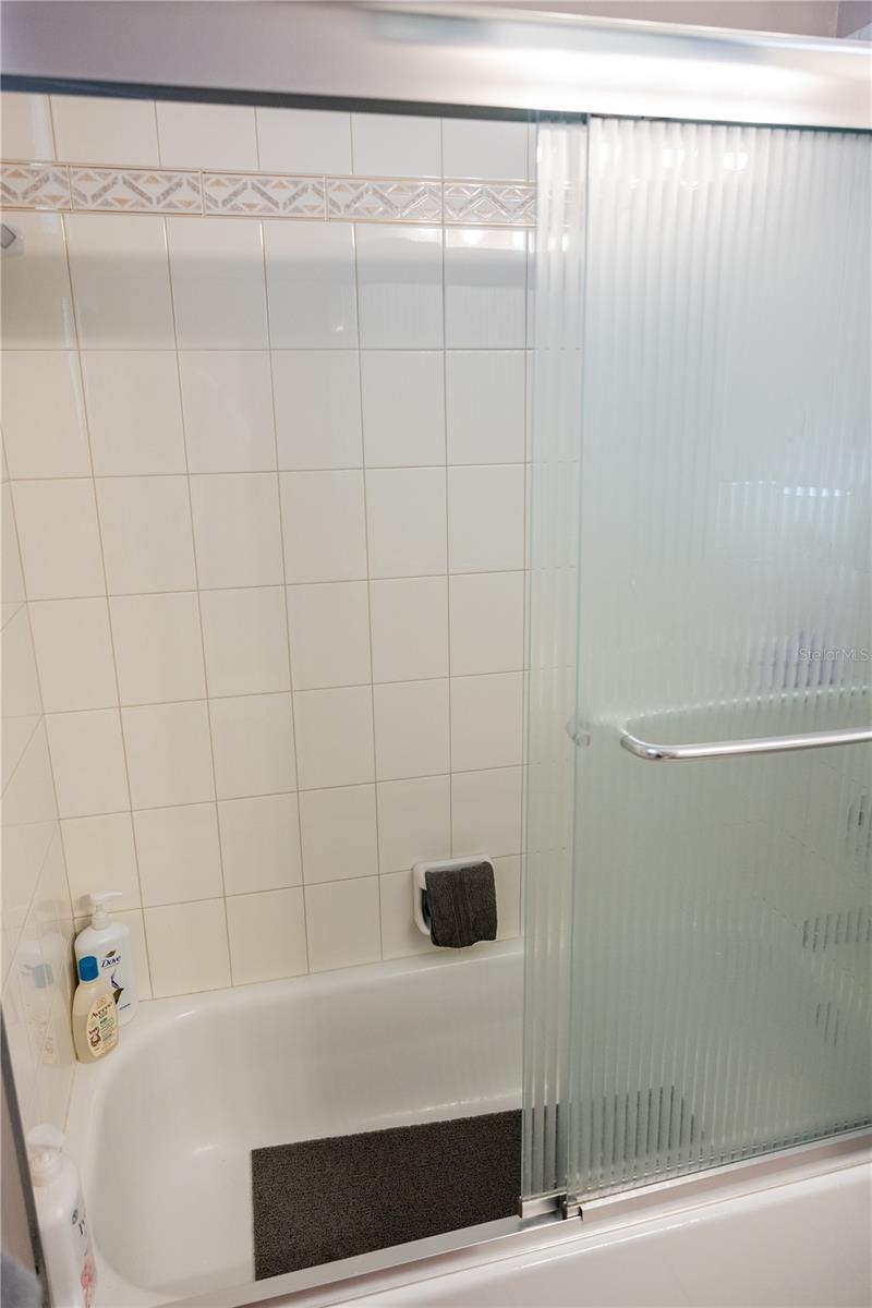 6305 S QUEENSWAY DR, TEMPLE TERRACE, FL, 33617