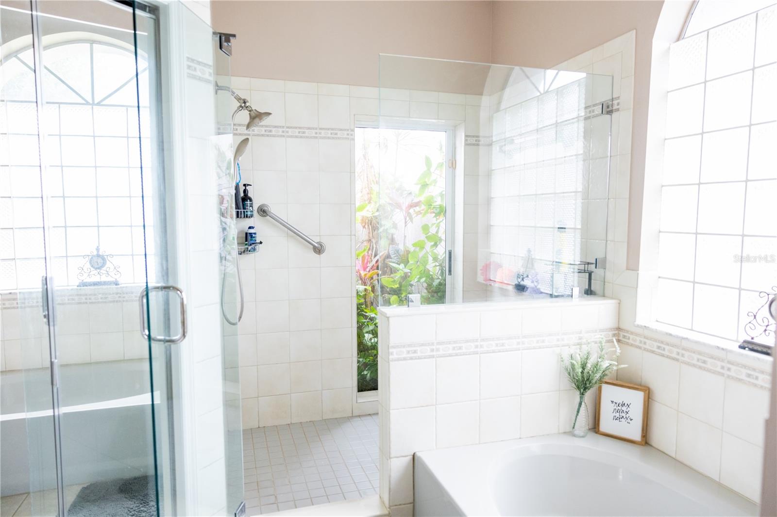 6305 S QUEENSWAY DR, TEMPLE TERRACE, FL, 33617
