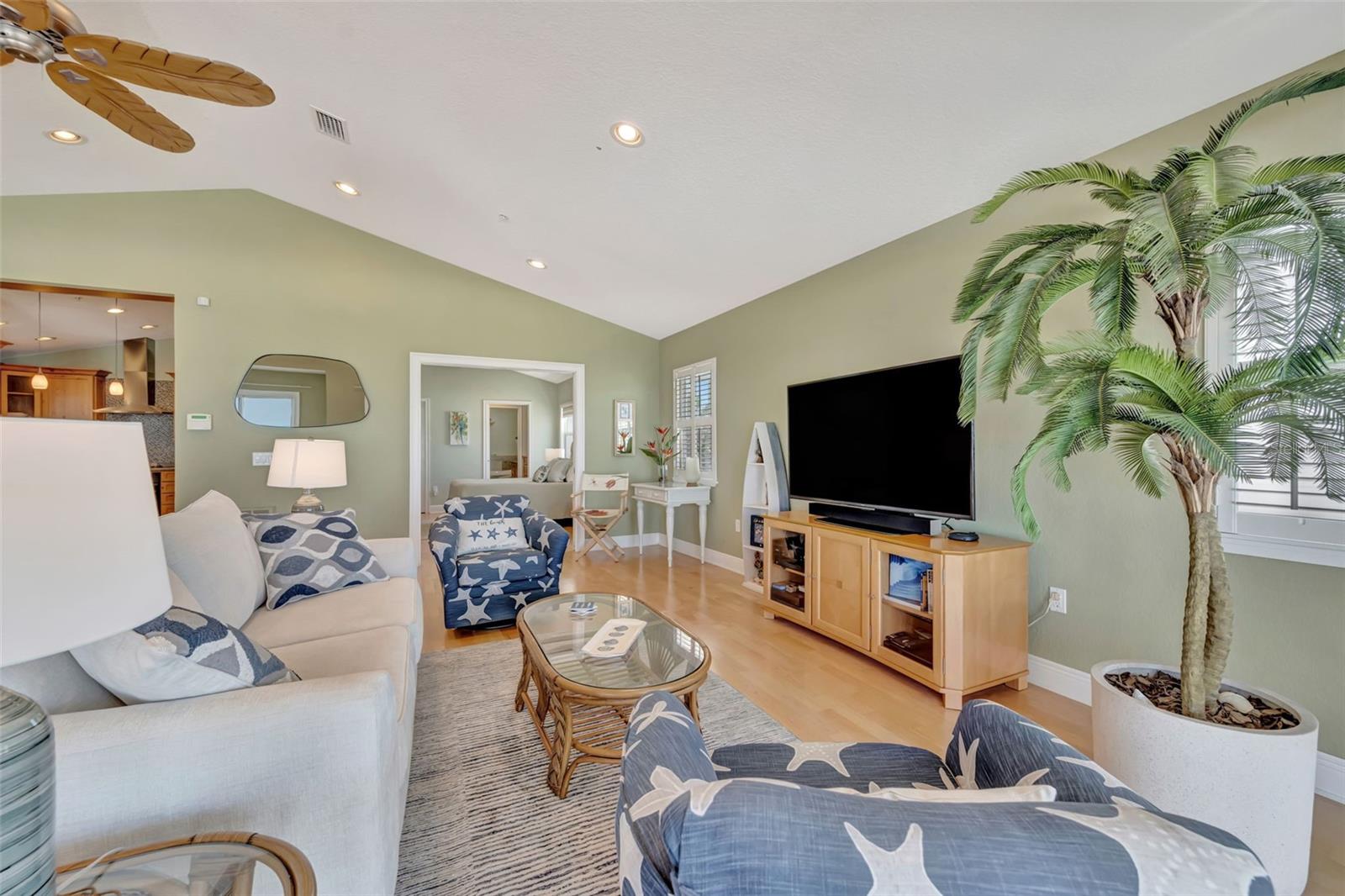 1105 GULF DR S #3, BRADENTON BEACH, FL, 34217