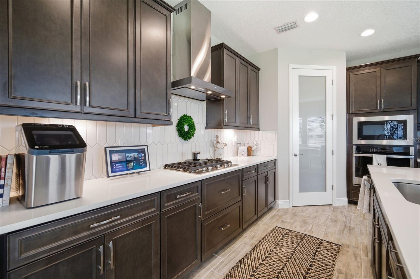 6396 ROADSTEAD CT, APOLLO BEACH, FL, 33572