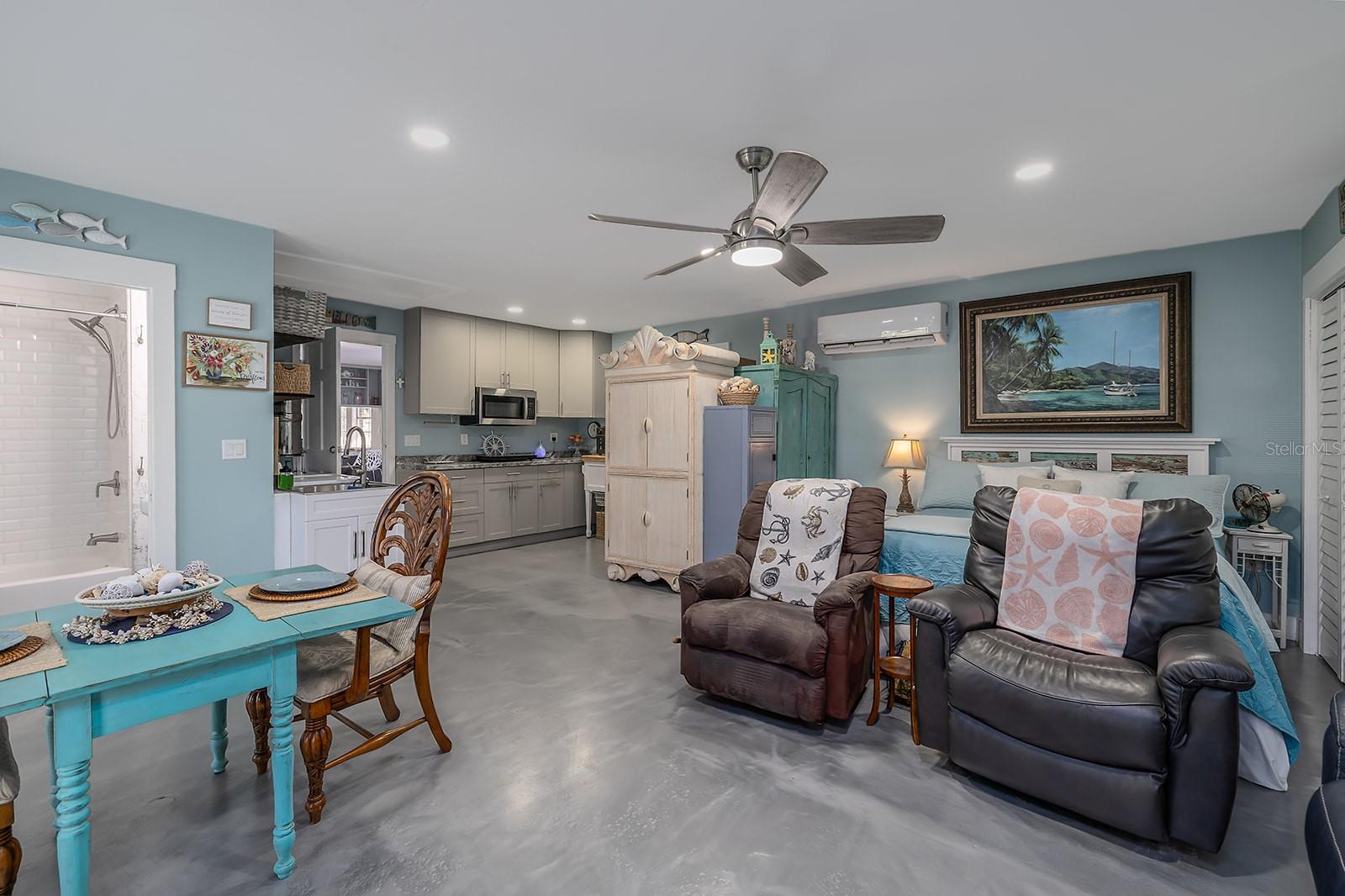 957 PINEAPPLE RD, SOUTH DAYTONA, FL, 32119