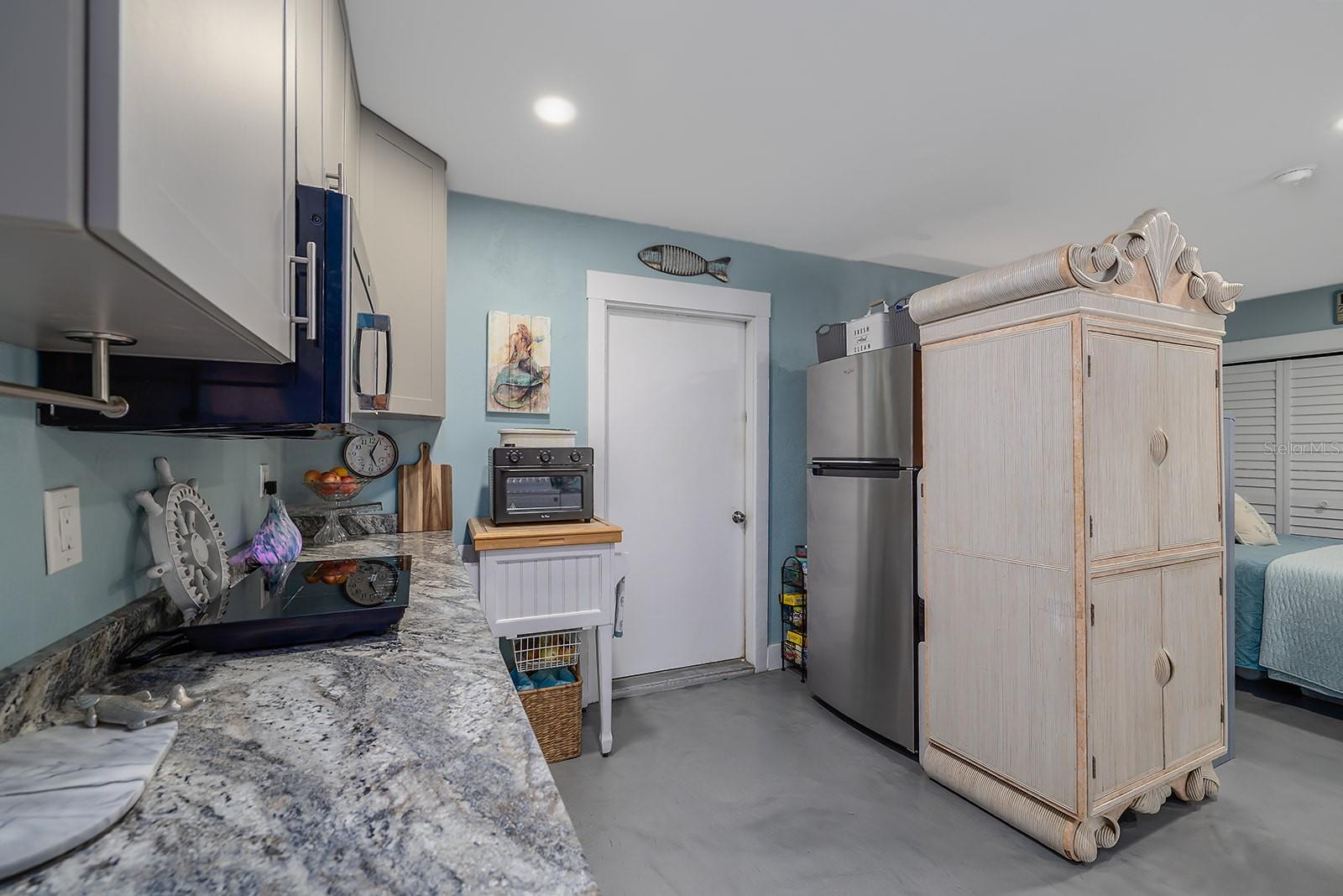 957 PINEAPPLE RD, SOUTH DAYTONA, FL, 32119