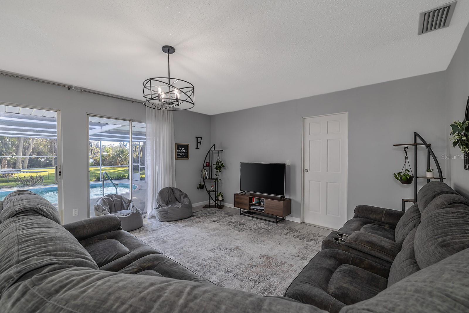 957 PINEAPPLE RD, SOUTH DAYTONA, FL, 32119