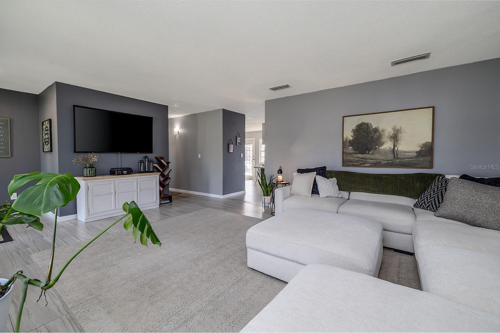 957 PINEAPPLE RD, SOUTH DAYTONA, FL, 32119