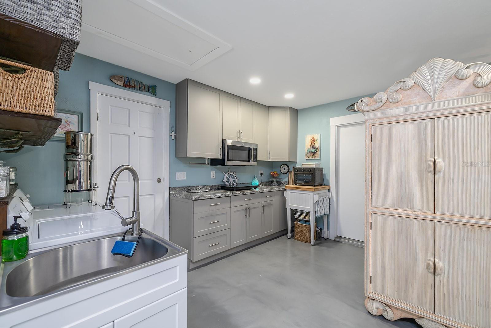 957 PINEAPPLE RD, SOUTH DAYTONA, FL, 32119