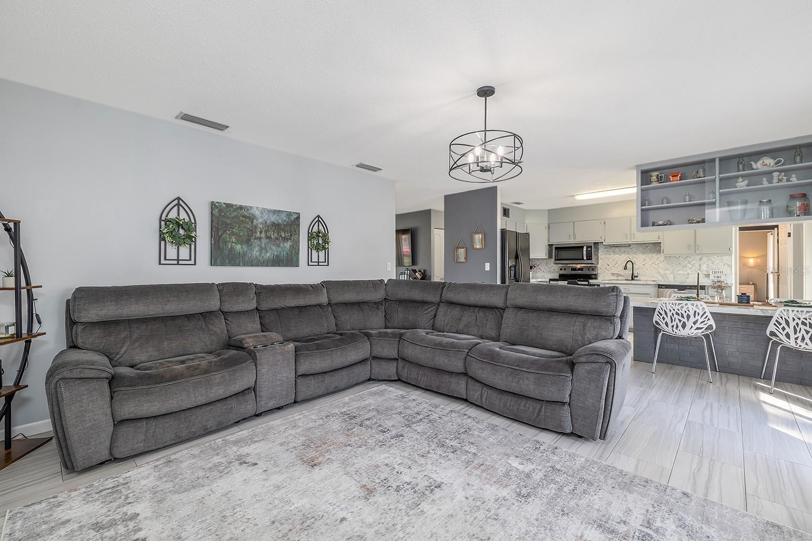 957 PINEAPPLE RD, SOUTH DAYTONA, FL, 32119