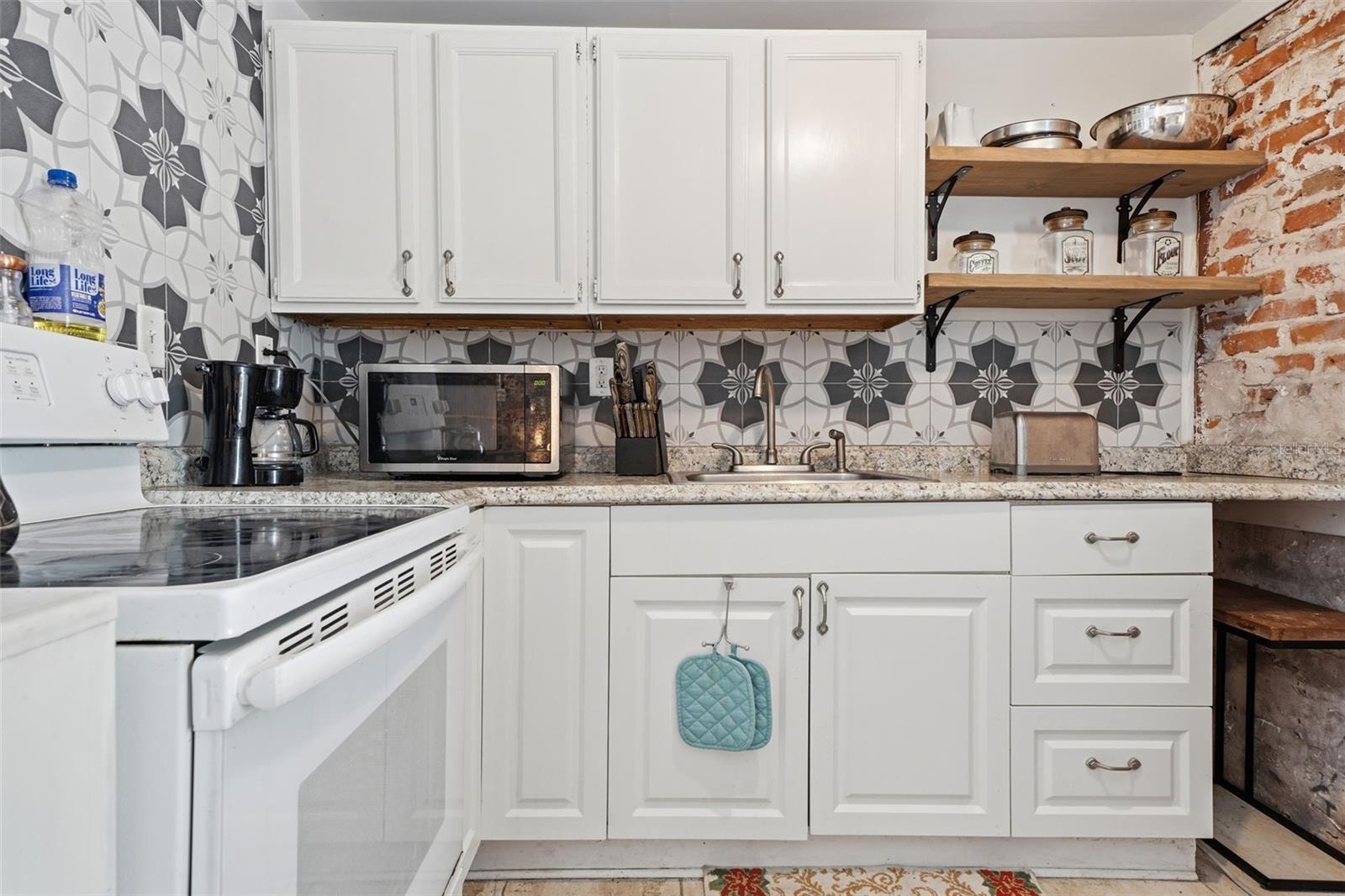 812 SANFORD AVE, SANFORD, FL, 32771