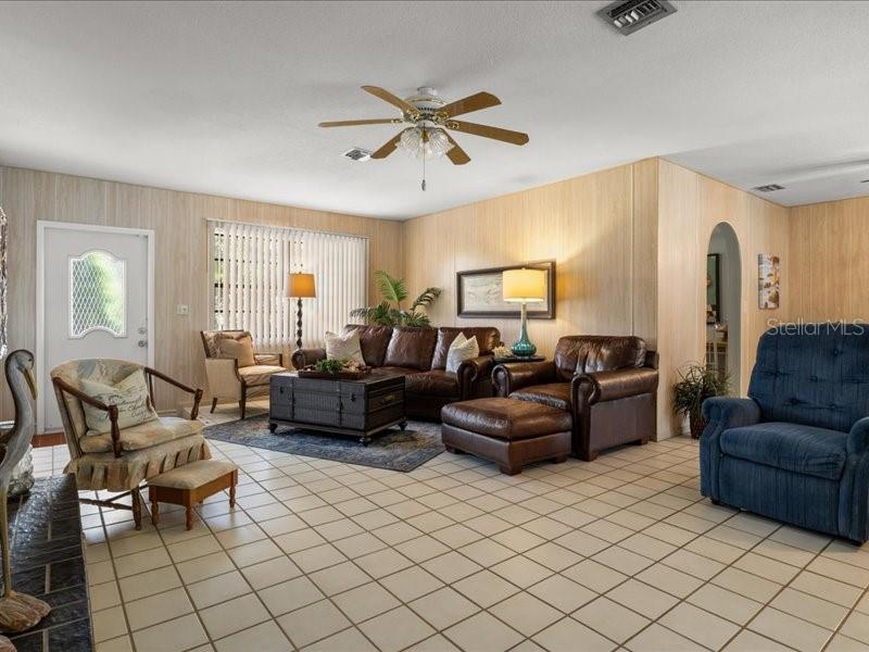 230 S LAKE STARR BLVD, LAKE WALES, FL, 33898